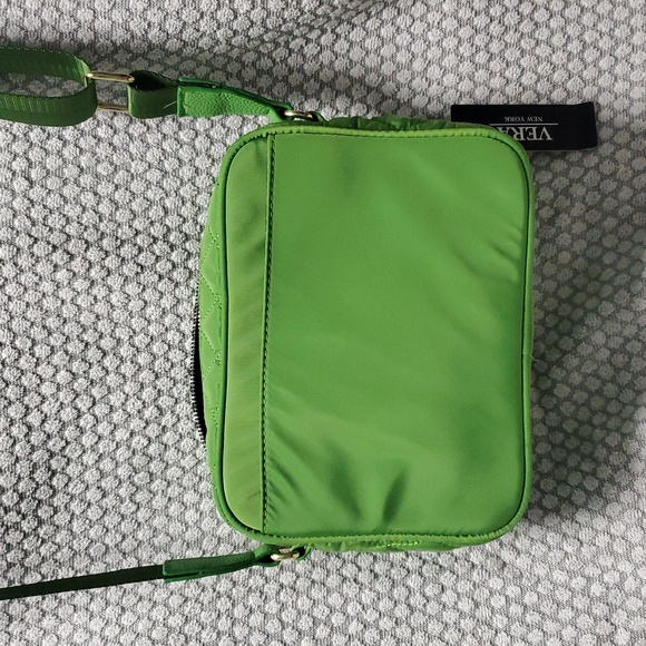 Vera New York Green Quilted Crossbody Bag - Picture 6 of 12
